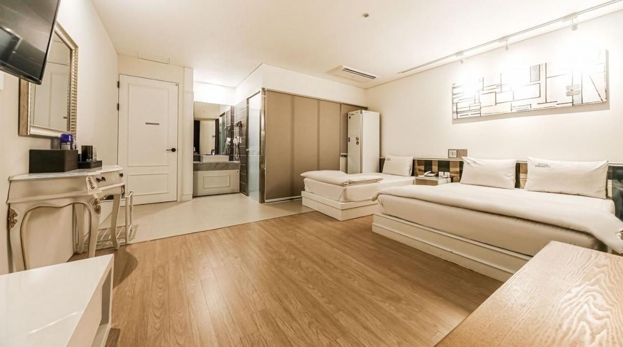 Hotel Insomnia Tegu Kültér fotó
